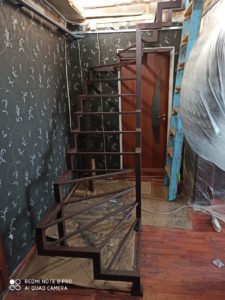 Лестница на двойном косоуре