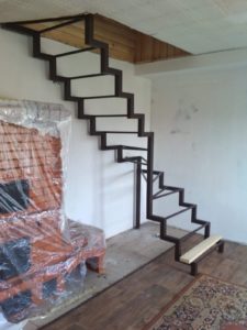 Лестница на двойном косоуре