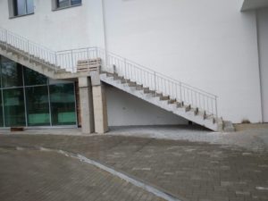 Металлические лестницы в производственных помещениях