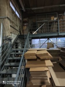 Металлические лестницы в производственных помещениях