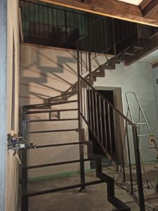 Лестница на двойном косоуре