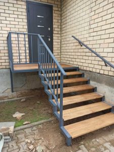 Крыльцо для частного дома, дачи