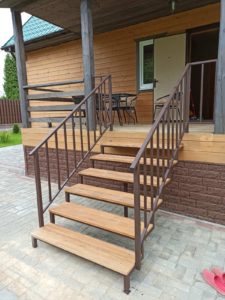 Крыльцо для частного дома, дачи