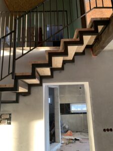 Лестница на двойном косоуре