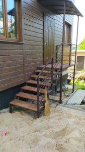 Крыльцо для частного дома, дачи