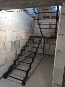 Лестница на двойном косоуре