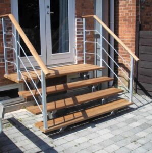 Крыльцо для частного дома, дачи