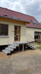 Крыльцо для частного дома, дачи