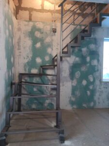 Лестница на двойном косоуре