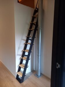 Металлические лестницы в производственных помещениях