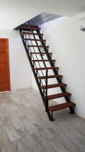 Металлические лестницы в производственных помещениях