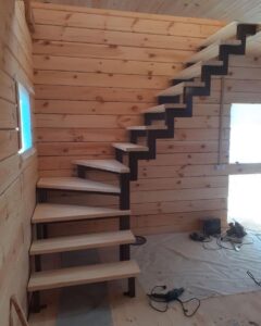 Лестница на двойном косоуре