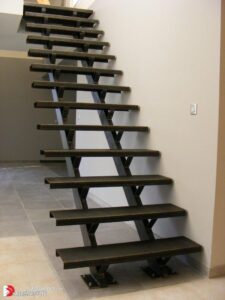 Лестница на двойном косоуре