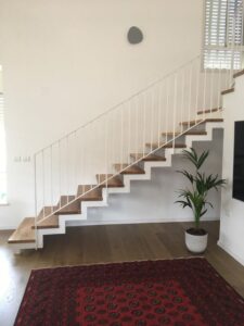 Лестница на двойном косоуре