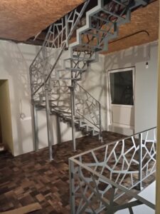 металлические лестницы +на второй этаж +в частном