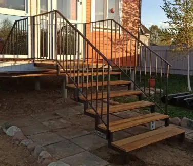 Крыльцо для частного дома, дачи