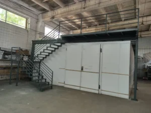 антресольный этаж +в нежилом помещении