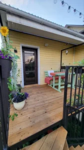 Уличная лестница на заказ в частном доме