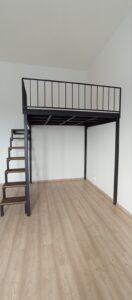 Спальня на антресольном этаже